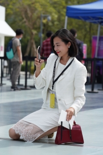 【精选街拍】Vol.3227 白色紧身包臀裙长西装 [52P-1.08GB]