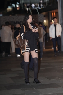 【精选街拍】Vol.3313 黑色紧身包臀裙黑中长袜 [67P+1V-1.09GB]